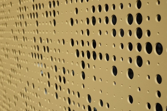 Le cuivre décoratif de diverses formes couvre/feuille de cuivre perforé